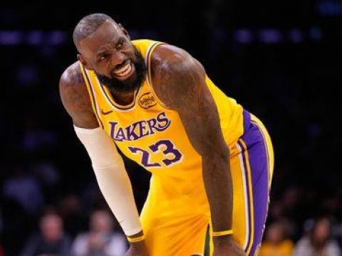 [詹姆斯集锦]詹姆斯末节惊险延续得分上双纪录 全场10投10分3助3失误