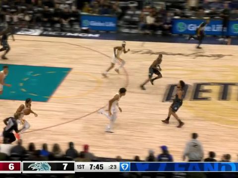 老鹰vs活塞第1节英文原声回放