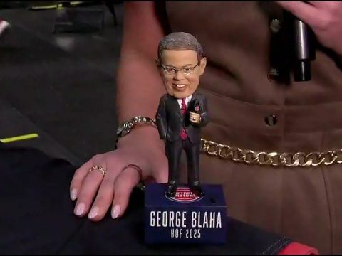 老鹰vs活塞第3节中文解说回放