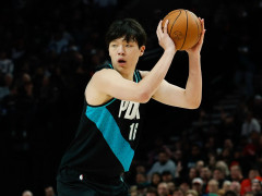 开拓者主帅：杨瀚森还没进入稳定轮换，他会得到一些出场时间也可能去G联赛历练