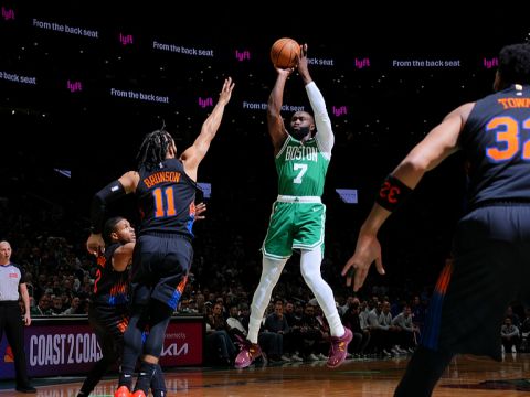 尼克斯117-123凯尔特人 布朗豪砍42分率队终结尼克斯四连胜