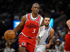 美记：快船曾要求保罗停止在球队更衣室的批评行为，但是在周二的会议上保罗还公开批评球队