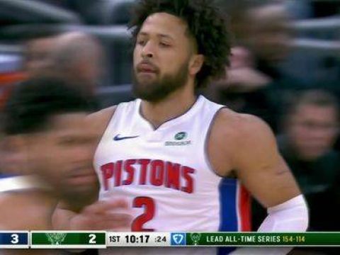 [腾讯全场集锦]?字母哥开场伤退 小波特26+8 CC失绝平三分 雄鹿18分逆转活塞