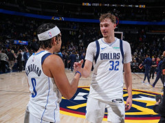 连续三战20+比肩詹皇！弗拉格开窍冲西部前十 赛后暖心为球迷签名