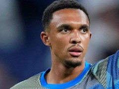 记者：阿诺德左侧腹股沟受伤，皇马球队感到担忧