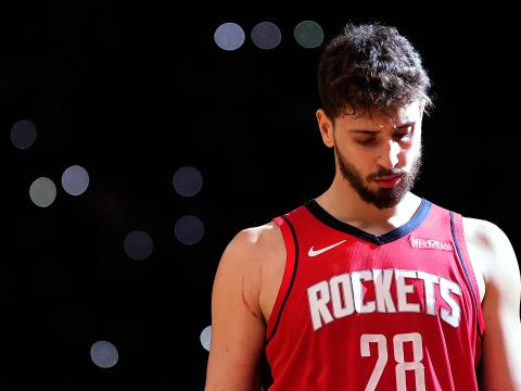 申京vs国王集锦 全场28分10板3助4断贡献亮眼表现