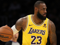 拒刷纪录！詹姆斯制胜助攻助湖人绝杀 连续1297场上双神迹终结