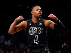 他曾与东契奇争老大隔扣詹姆斯！今成临时工 8年换6队沦为边角料