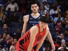 拓记为杨瀚森炮轰裁判荒唐！美媒再赞顶级策应天赋 斯帅回应显得无奈