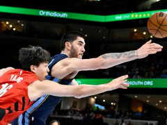 开拓者主帅：杨瀚森在比赛开局阶段的发挥并不理想，但到了后半段状态有所回升