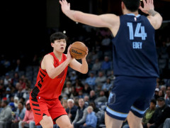 美记：杨瀚森必须重点提升的能力是护框，他的移动速度很难达到足够快的水准