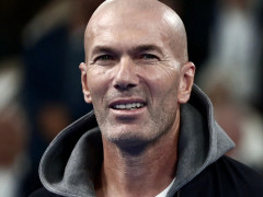 记者：皇马俱乐部排除了齐达内再次回归的可能，目前他正在专注于法国国家队