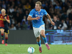 意天空：那不勒斯前锋球员卢卡计划在冬窗离队，目前米兰和罗马对球员很感兴趣