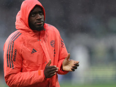 记者：拜仁与于帕梅卡诺就续约一事还在继续，目前双方还在僵持着