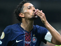 人们认为马尔基尼奥斯换下是因为脚踝被撞，马尔基尼奥：是内收肌的问题