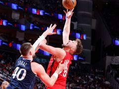 火船大战裁判报告：唯一漏判快船吃亏 申京勾手命中本该吹进攻犯规