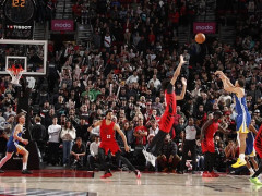 勇士不敌开拓者遭遇两连败！勇士胜率跌破50%，目前以13胜14负的战绩暂列西部第八