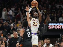 关键三罚两中+决胜封盖！詹姆斯26+4湖人涉险复仇太阳 东契奇29+6