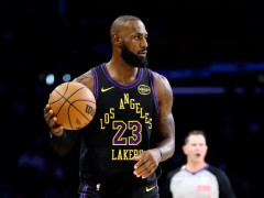 詹姆斯首节比赛得到4分但出现5次失误！这是詹姆斯第11次单节失误达到五次或更多 上一次是2010年