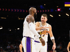 NBA常规赛录像回放完整版-湖人vs太阳全场回放（12.15）詹姆斯罚球准绝杀