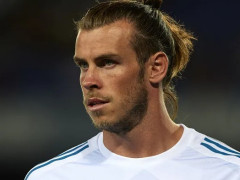 贝尔在玩心目终极球员选择全选了皇马球员，其中两次选择了自己