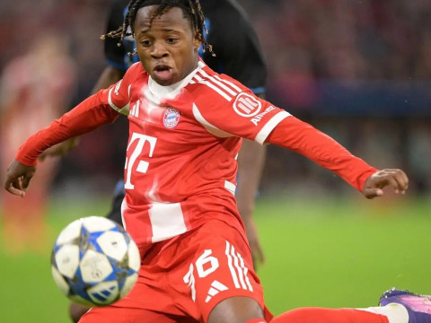 体图：拜仁主帅孔帕尼非常欣赏17岁边锋维斯多姆·麦克，认为球员能够成为球队未来的主力球员之一