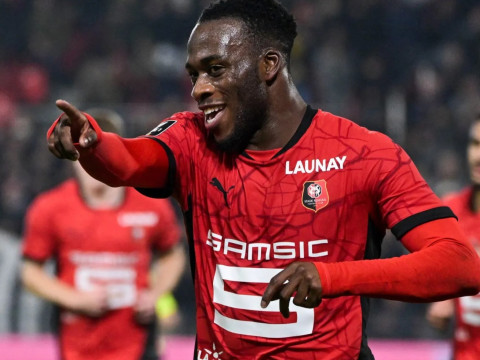 23岁前锋卡利穆恩多正式加盟法兰克福球队