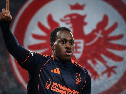 记者：卡利穆恩多目前已经加盟了新球队法兰克福，球员正式通过了球队的体检