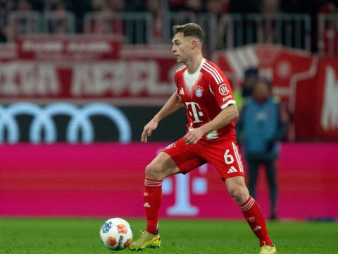 图片报：基米希专注康复训练，球队希望球员能够在球队的关键时期有着康复状态