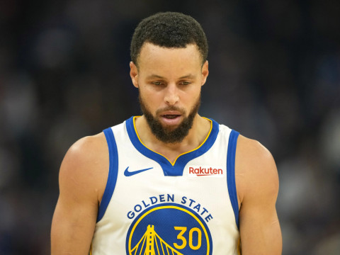 库里谈全队三分命中率低迷：当对手紧贴我们的射手时，我们本应该更多地冲击内线