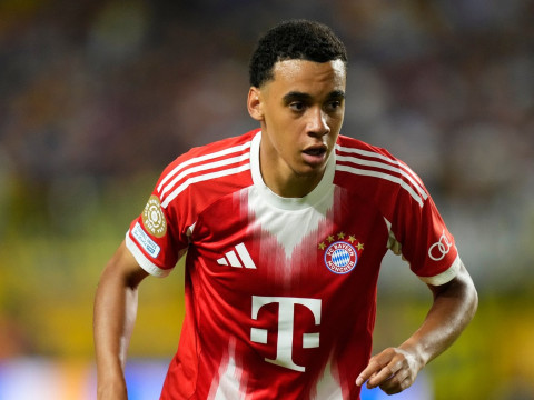 记者：穆西亚拉将会在1月复出，拜仁总监埃贝尔则表示不会让球员在对阵科隆的比赛中复出