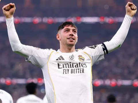 记者：巴尔韦德右膝有不适将在周一进行检查评估伤势