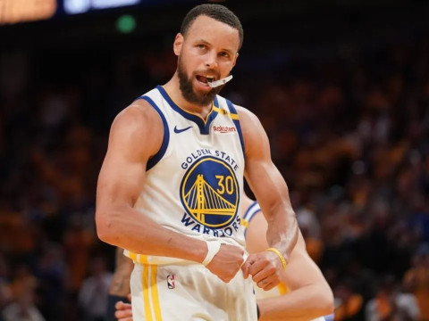 库里30岁之后的30+得分场次累计达到176场，超越乔丹登顶NBA历史后卫30+场次榜