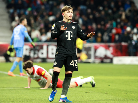 踢球者：卡尔目前专注比赛，要在球队和国家队有所表现之后再去专注自己的未来