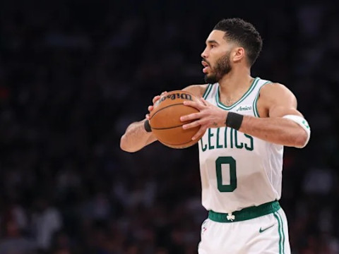 美记：塔图姆计划在今年二月至三月期间全力推进康复进程，力求早日伤愈复出