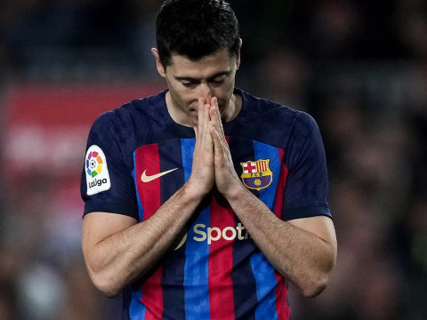 莱万攻入皇马球门12球，仅次于梅西的26球