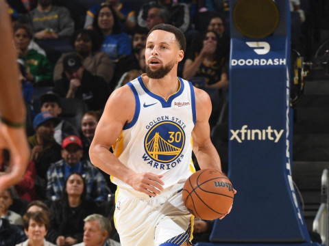 NBA高清直播在线直播：常规赛开拓者vs勇士（1月14日）库里能否在主场率队拿下？