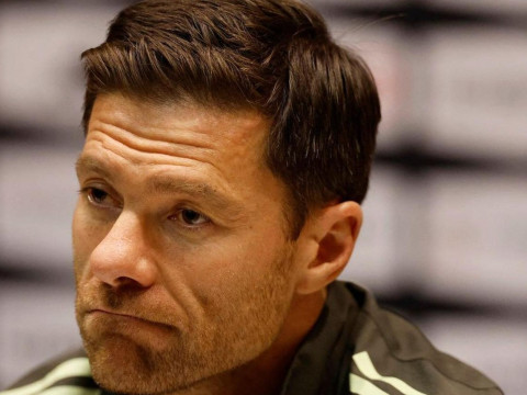 阿隆索在率队皇马期间一共夺得了24胜4平6负：其中输给利物浦、马竞、巴萨