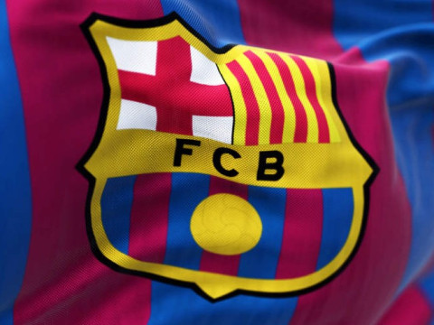 世体：厄瓜多尔的17岁中场新星球员埃德尔森・卡斯蒂略近期被巴萨安排试训