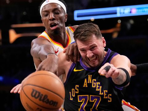 领先32分东契奇松懈太快！单节5失误遭疯狂追分 16中7湖人重返第五