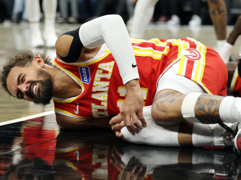 Shams：特雷·杨目前仍在从伤病中进行恢复，将在二月中旬全明星赛结束后接受伤情的重新评估