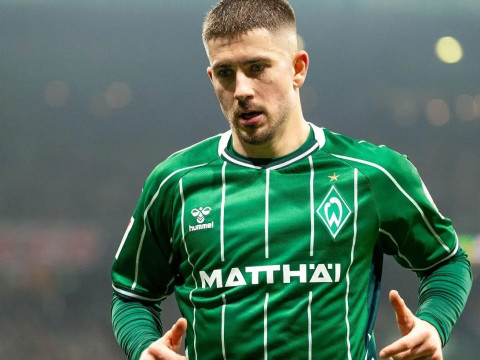 图片报对罗马诺报道进行质疑：利兹联签下博纳诺特，之后签下施密德德可能性就降低了