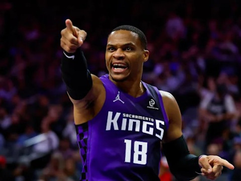 过去的4场比赛中威少场均可以砍下22.5分4板7.8助，三分29投15中命中率高达51.7%！