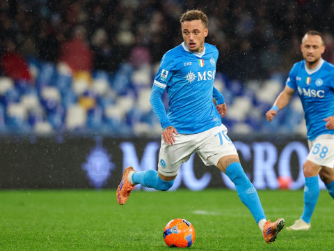 意媒：加拉塔萨雷球队有意引进诺阿·朗，那不勒斯希望能够永久出售球员标价2700万欧