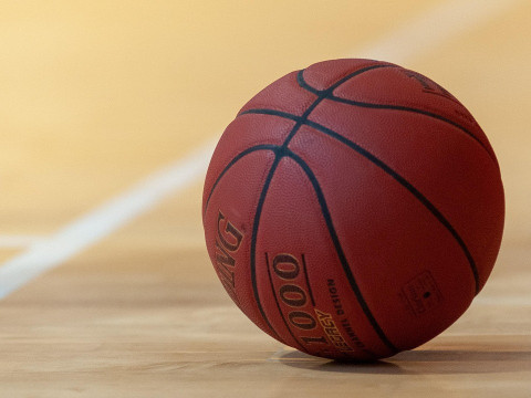 北京男篮遭打击：曝曾凡博腰伤属于旧伤复发 多久恢复无法确定