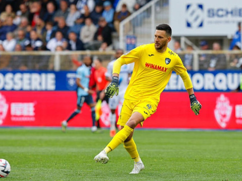 官方：朗斯签下35岁法国门将格尔戈林，球员以自由身球员加盟球队