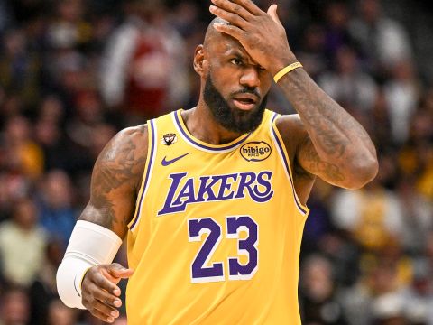 41岁仍能平框暴扣！詹皇在场+13助湖人重返第五 轰19+9+8超全面