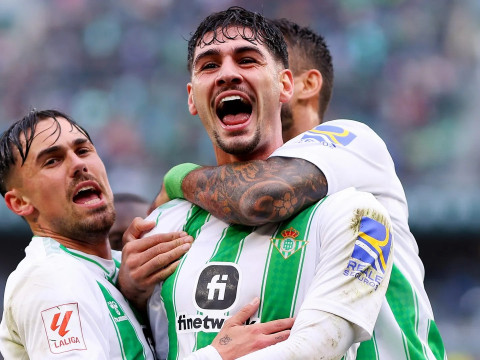 欧联杯焦点：塞萨洛尼基VS贝蒂斯比分预测，安东尼状态火热率队挑战魔鬼主场