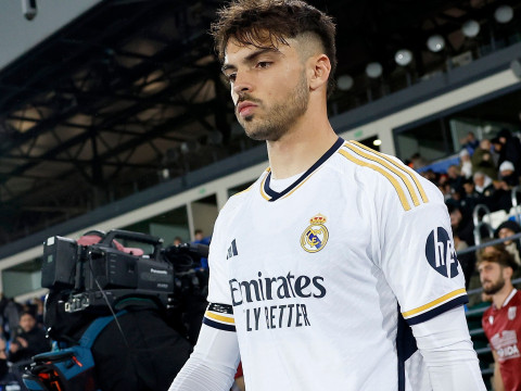 马卡报：皇马后卫阿森西奥遭到撞击感到不适被换下，球队教练组不愿冒任何风险