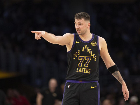 东契奇职业生涯第52次单场斩获30+三双，超越约基奇排名历史第二！